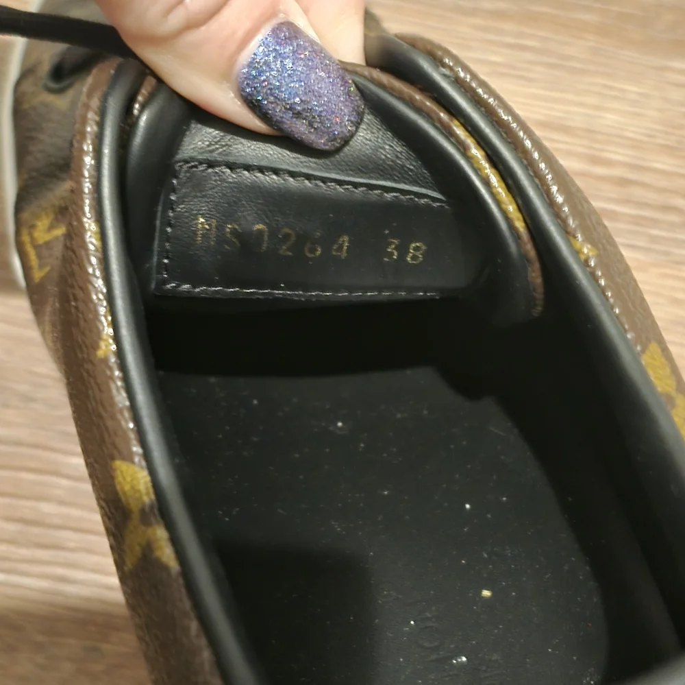 Louis vuitton frontrow shoes size 38